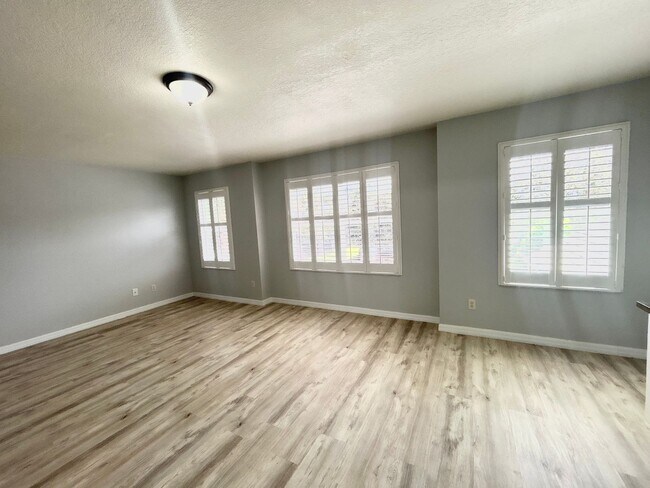 Photo - Spacious Studio/Garage Apartment in the De... Unit A