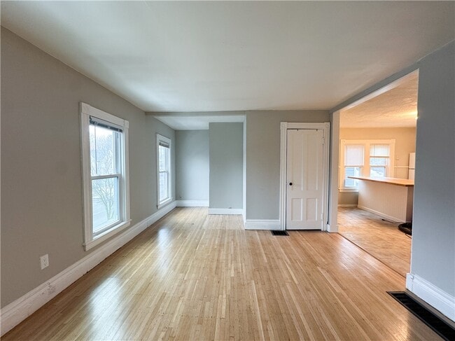 Photo - 102 Gregory St