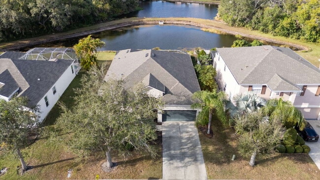Photo - "Spacious 3-Bedroom Oasis with 2 Baths and 2,287 Sq Ft in Bradenton!"