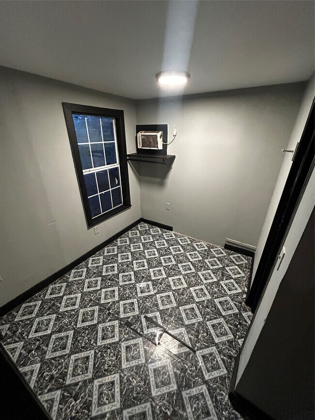 Photo - 8915 Irvington Blvd