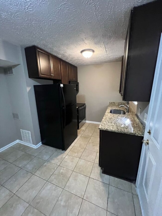 Photo - READY NOW!!! Corner Unit! 2 Bedroom 1.5 to...