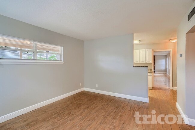 Photo - 322 Notre Dame Dr House