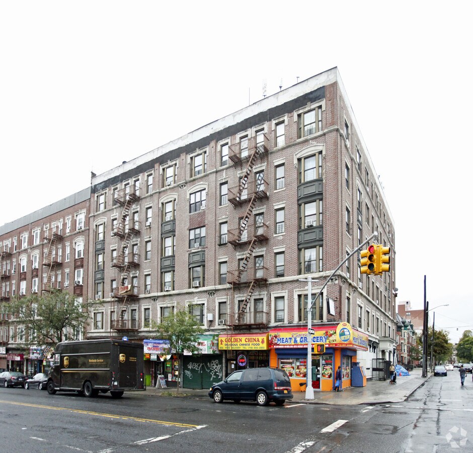 758 Kelly St. - 758 Kelly St Apartments