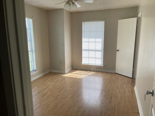 Photo - 3432 Yorkfield Dr
