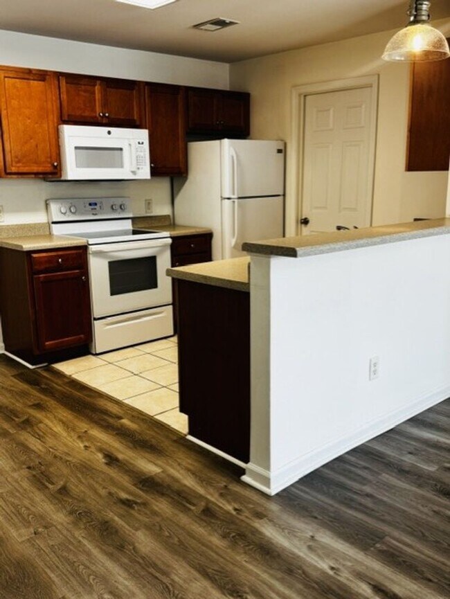 Photo - 2 bedroom 2 bath condo located close to beaches, shopping and restaurants Unit CB5610-2