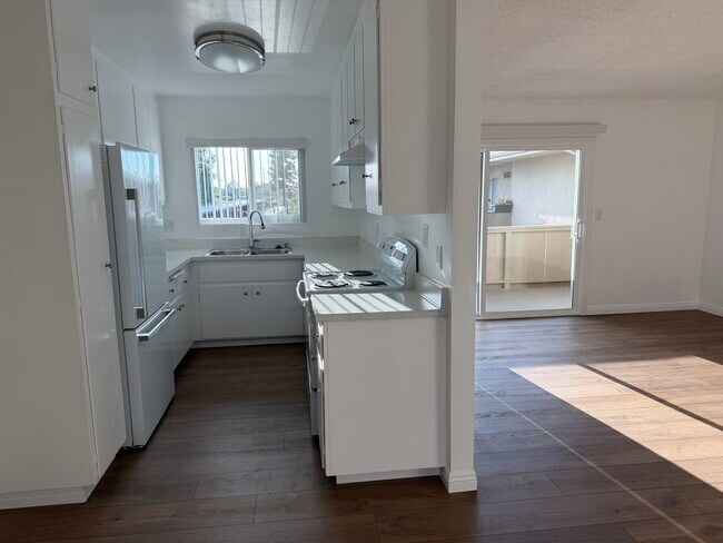 1x1 kitchen & living rm with new windows
