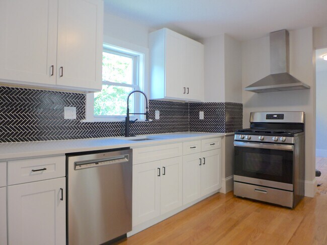 Photo - 100 Woodstock St