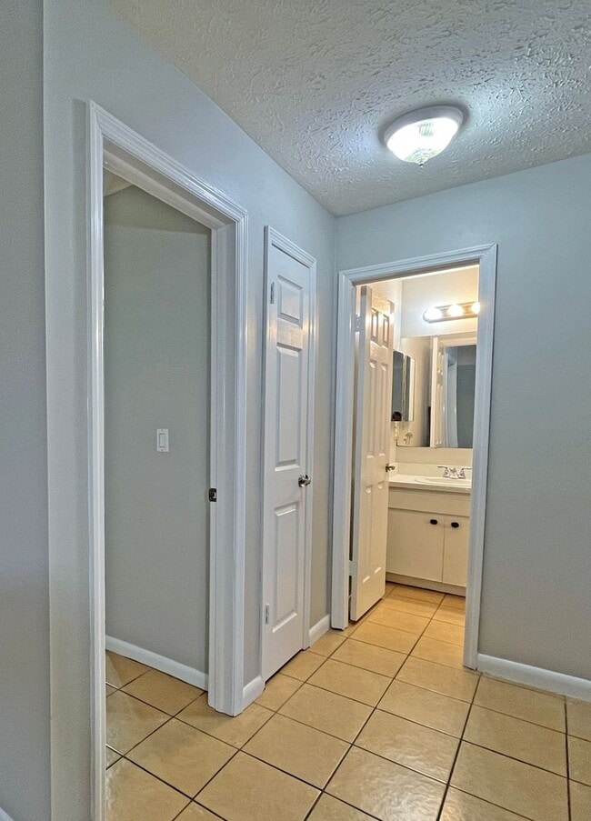 Photo - 9509 Fieldview Cir