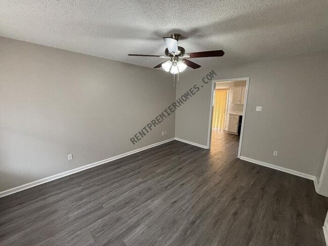 Building Photo - 2007 Cloverdale Rd