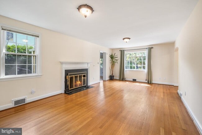 Photo - 5206 Western Ave NW