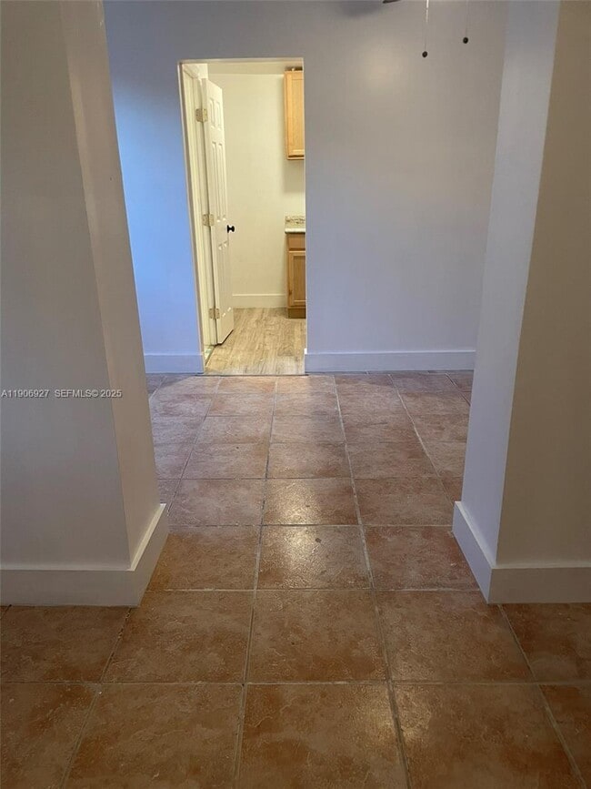 Photo - 746 NE 80th St Unidad Gar