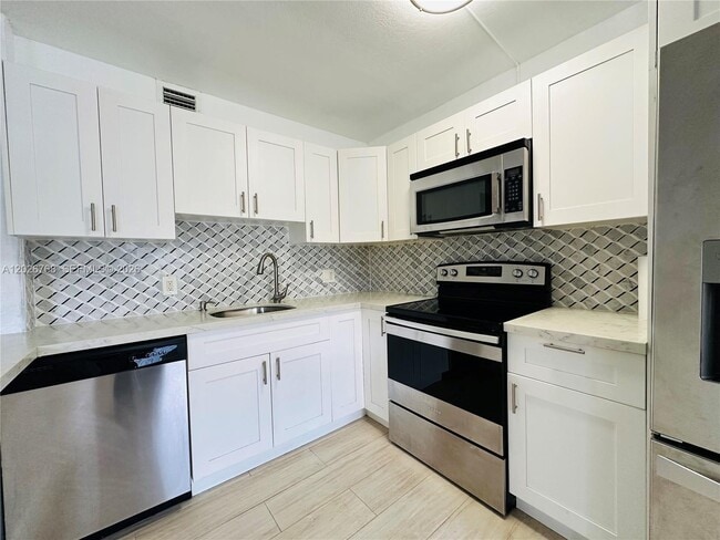 Building Photo - 850 SW 133rd Terrace Unit 105B