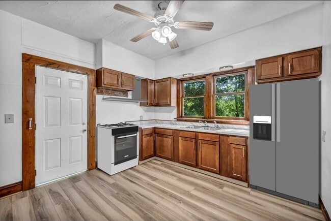 Photo - 1261 E 123rd St