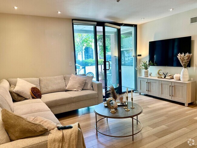 Building Photo - Beautiful 2 Bd 2 BA Condo Prime Marina Dis... Unit 102