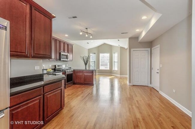 Photo - 4936 S Champlain Ave Unit 3