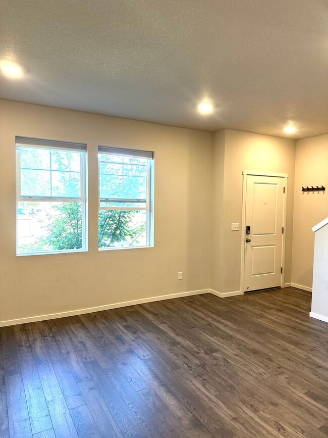 Photo - ? Modern 3-Bedroom Townhouse with Bright O...