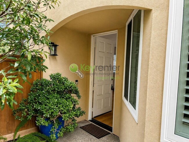Photo - 302 E 16th St