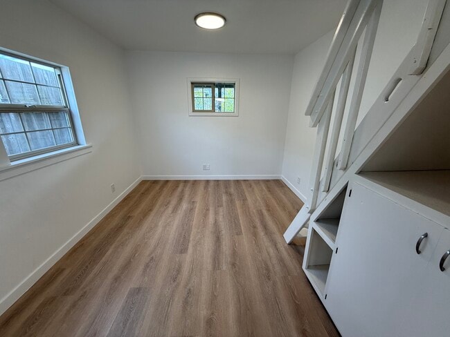 Photo - 2890 Alder Ave