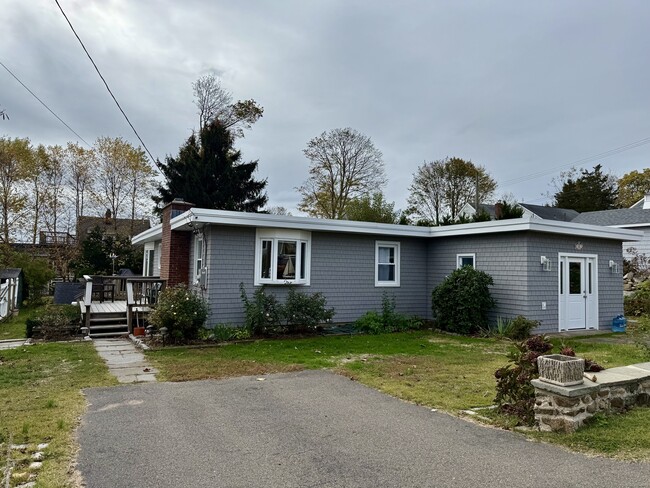 Building Photo - 18 Bay St