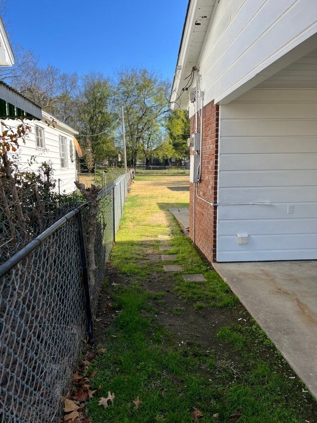Photo - 3 Bed 1.5 Bath Home