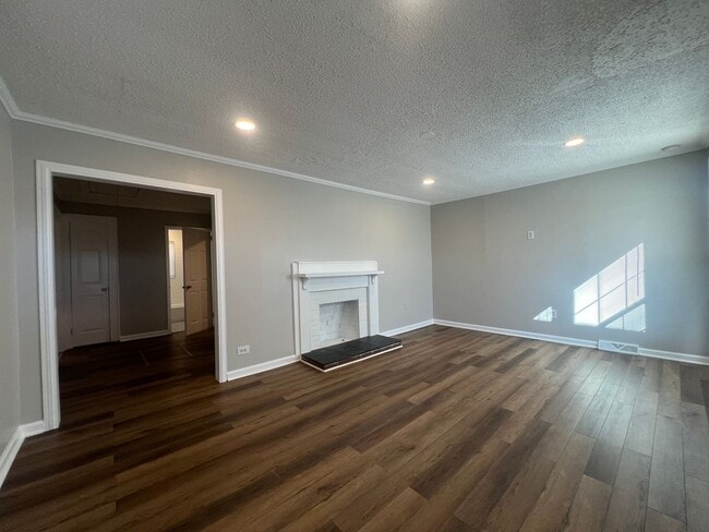 Photo - **MOVE-IN Special $500 off the 1st full month's rent with lease signed by 12/10/25**