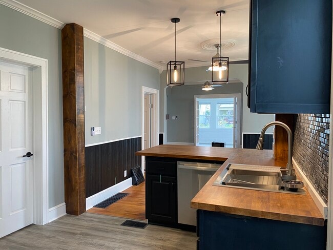 Photo - 37 Wyoming St E Unit 1