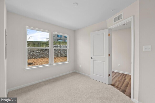 6045 Soho Wy