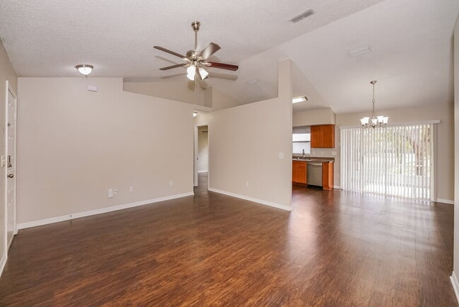 Photo - 14280 Rensselaer Rd