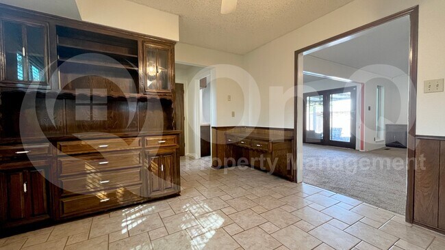 Photo - 1305 Guildford St