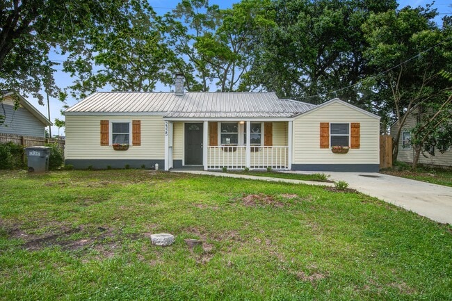 Photo - 2325 Elegans Dr House
