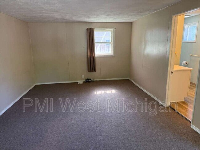 Photo - 538 Spencer St NE Unit 1