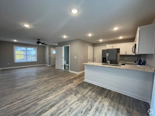 Building Photo - 115/113 Tucker Ln Unit 113 Tucker Ln Rental