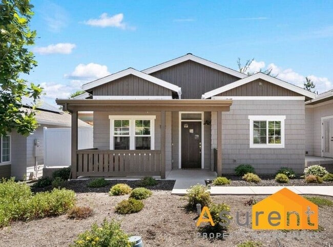 Building Photo - Newer Ashland Home Coming Available Soon!