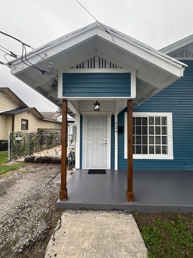 Photo - 124-126 Wiggins Pl