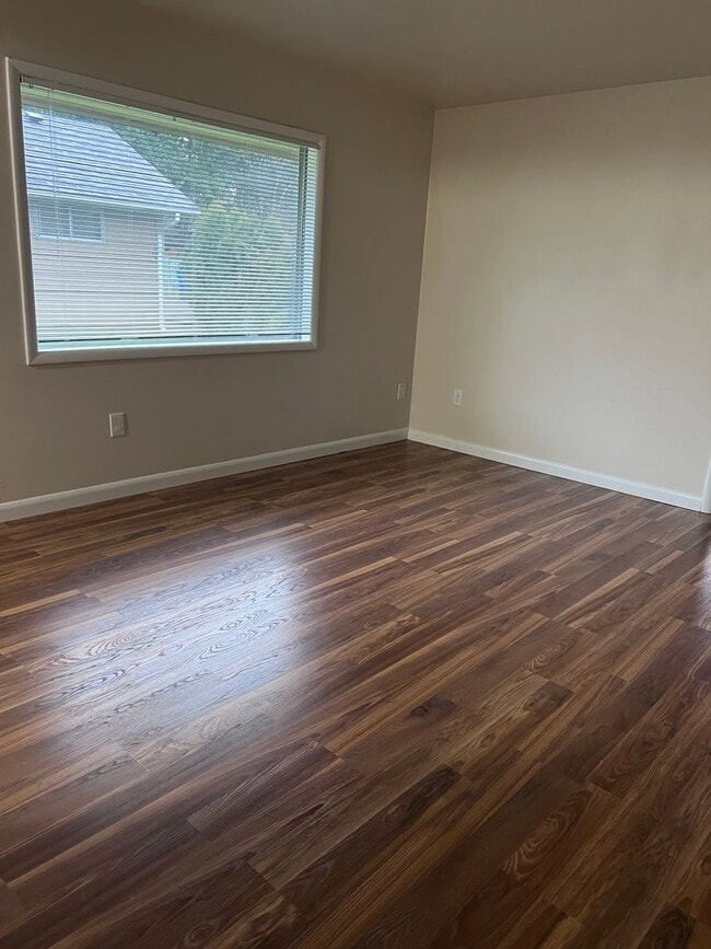 Photo - 086-Friendship Court Apartments