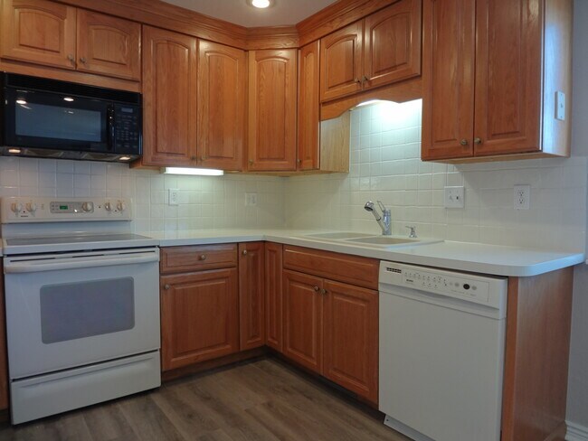 Photo - 9005 E Lehigh Ave