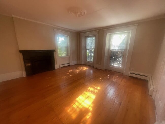 Building Photo - 239 S Main St Unit 1 flr