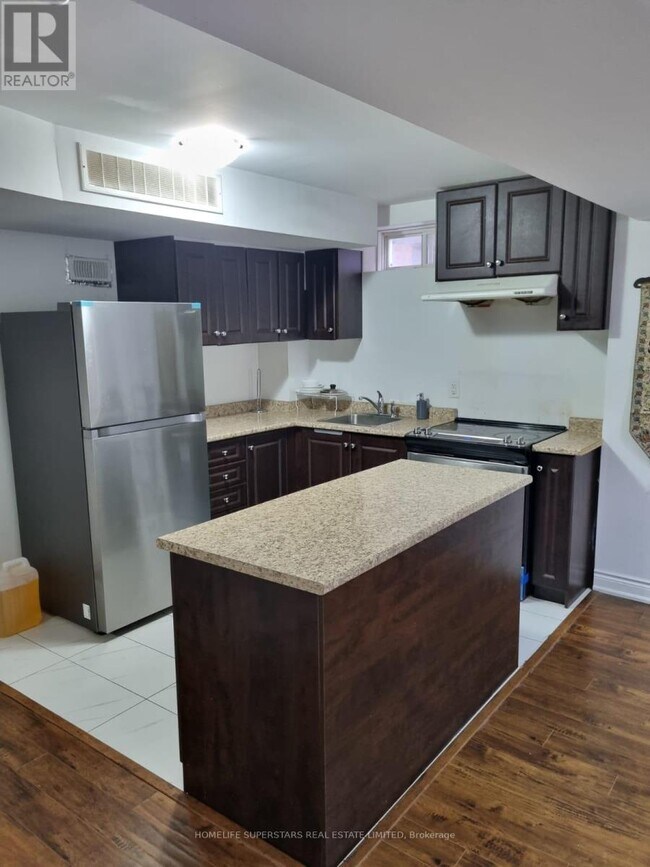 Photo - 33 Little Britain Cres