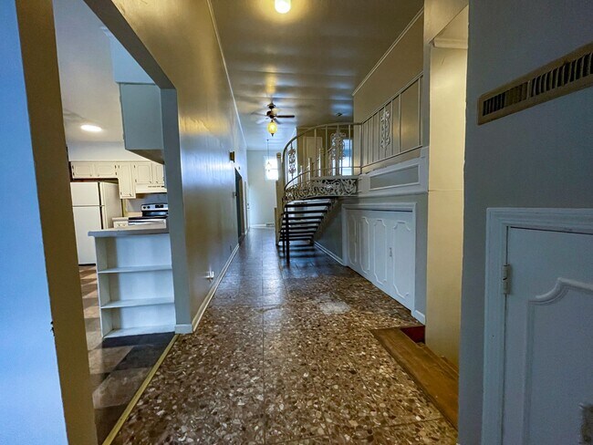 Photo - 824 W Wayne St Unit 828 W Wayne St.