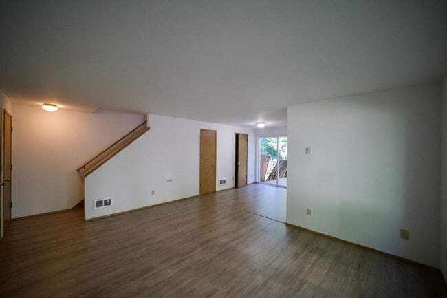 Photo - 5175 Unit B