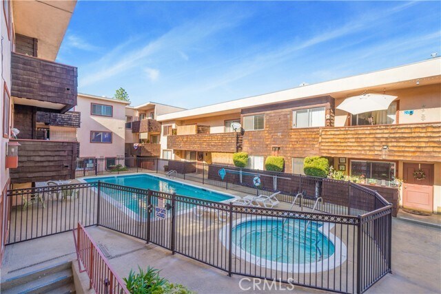 Photo - 5403 Newcastle Ave Unidad 12