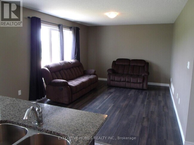 Photo - 1372 Caen Ave