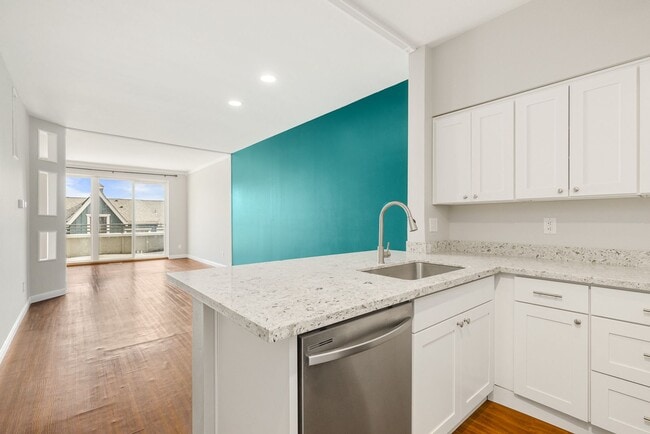 Photo - 2 Bedroom 2 Bath Townhouse 2 Car Garage S ...