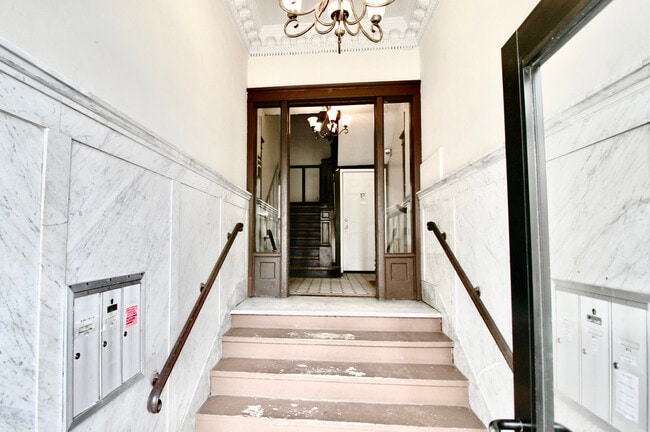 Photo - 3720 S Indiana Ave Unit 2