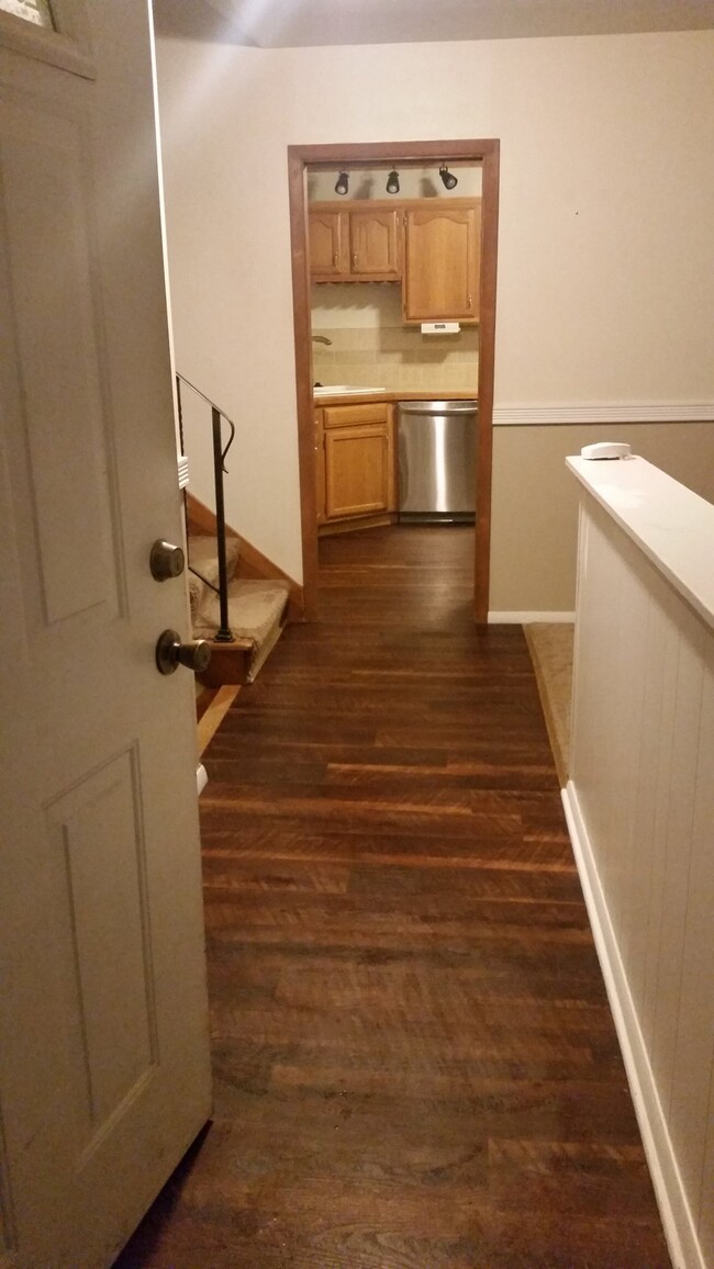 Photo - 619 Sussex Ln