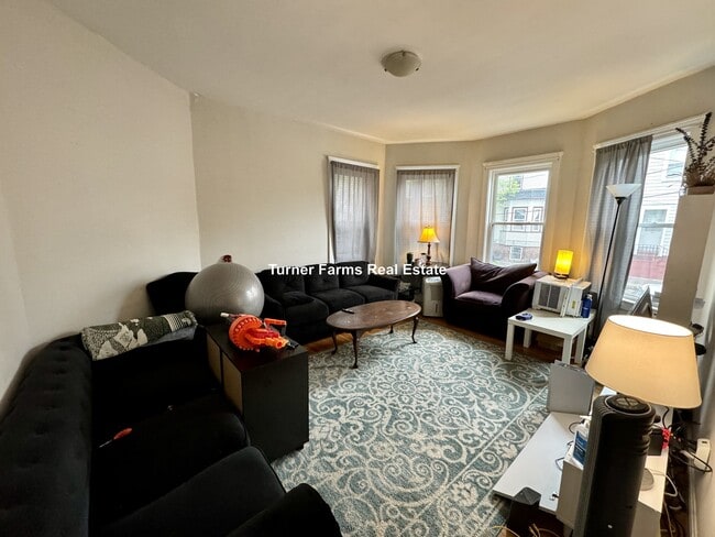 Building Photo - 374 Prospect St Unit 1