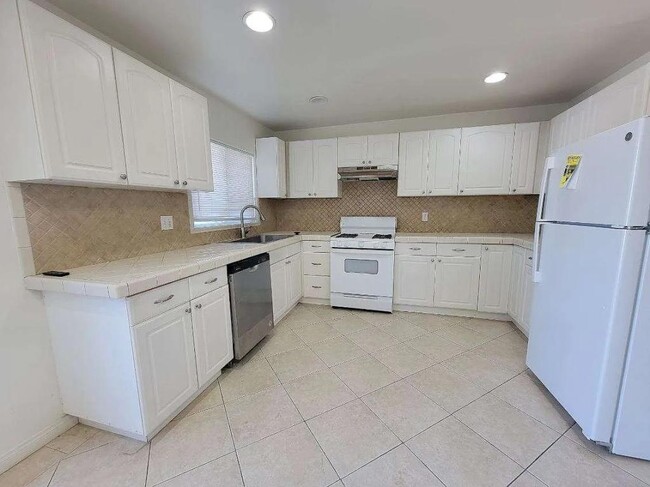 Photo - 210 Goetting Way