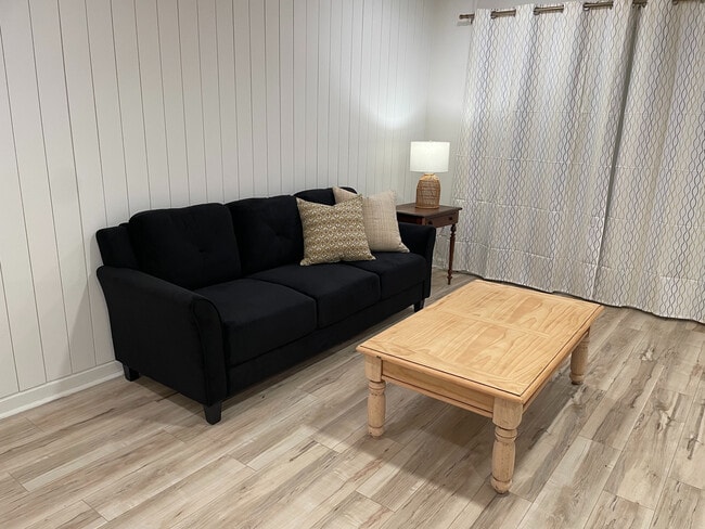 Room in Condo on Trailwood Heights Ln