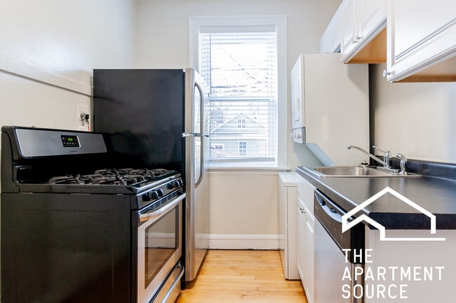 Building Photo - 4218 N Clark St