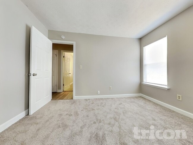 Photo - 2543 Mistletoe Ln SW